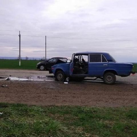 Смертельная авария с участием автомобилей ВАЗ-2106 и Hyundai Accent в Краснодарском крае.